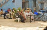 hombres-tomando-te-marruecos-furgosfera