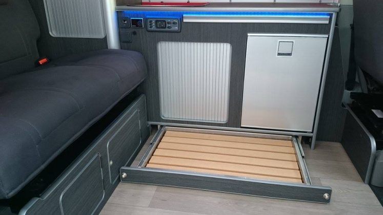 camperizaci&oacute;n VW T5 Black EDition