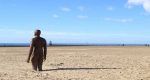 Another-Place-obra-de-Anthony-Gormley-en-la-playa-de-Crosby-furgosfera