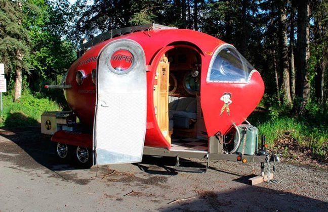 Entra en la Atomic Camper.