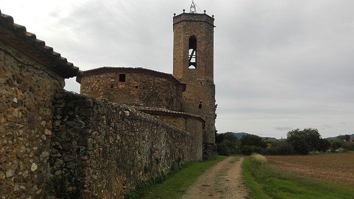Monelles en la ruta por l'Empordanet