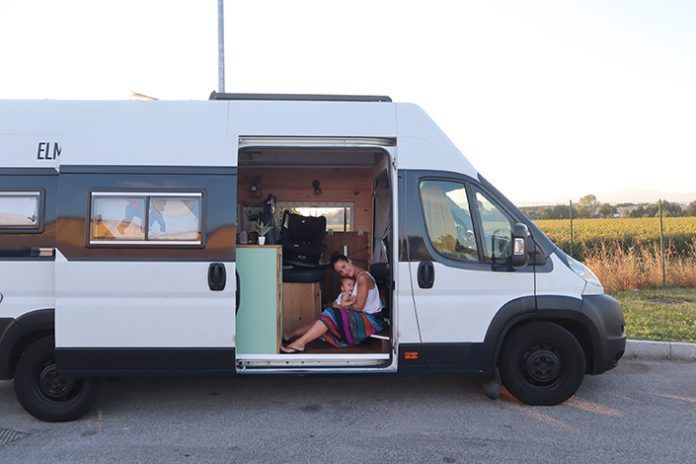 vivir y viajar con tu bebe en furgoneta