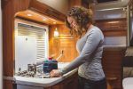 Que-llevar-para-cocinar-en-autocaravana-camper-para-ninos-4