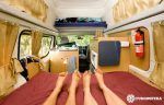 pies-en-furgoneta-camper-furgosfera